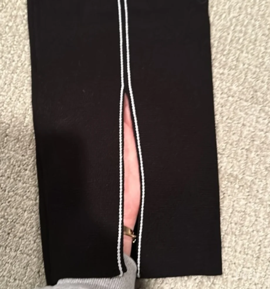 Zara trikotazne pantalone sa etiketom