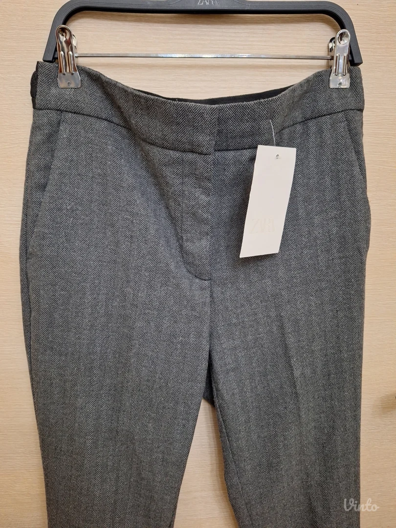 Zara pantalone sa etiketom