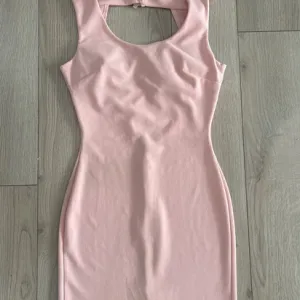 Puder roze haljinica