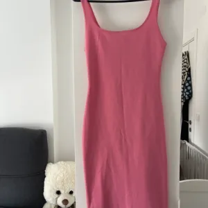 Zara midi haljina na bretele