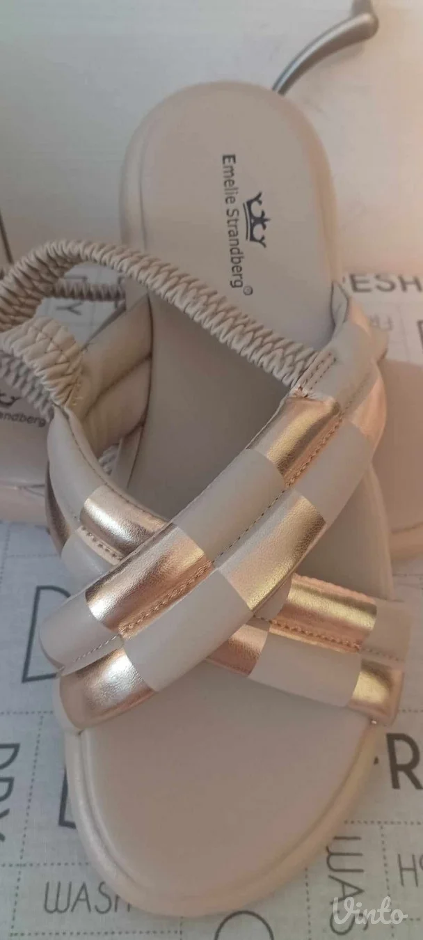 Nove sandale,velicina 41 ili duzina gazista 26 cm