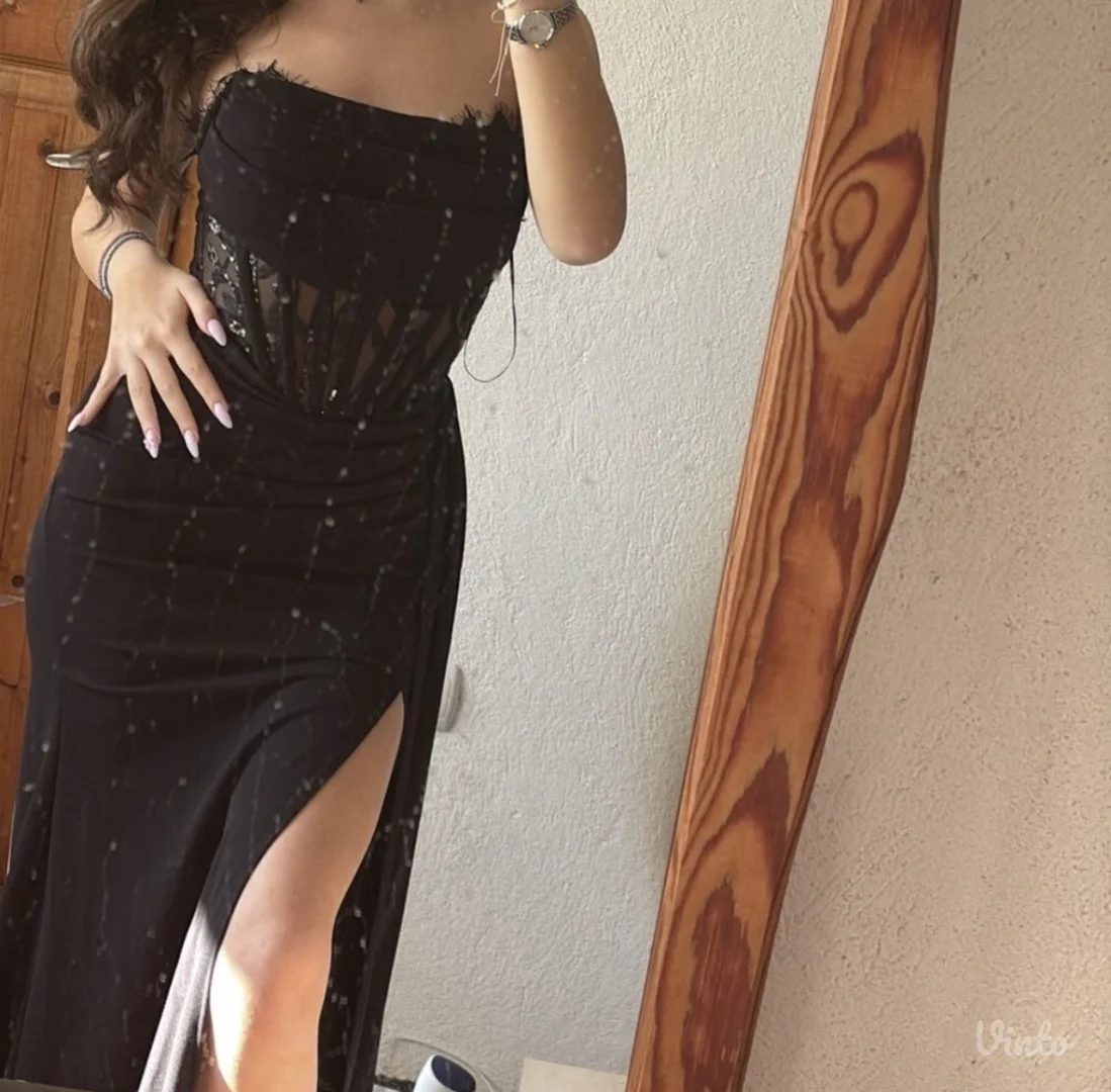 NOVO S vel crna haljina