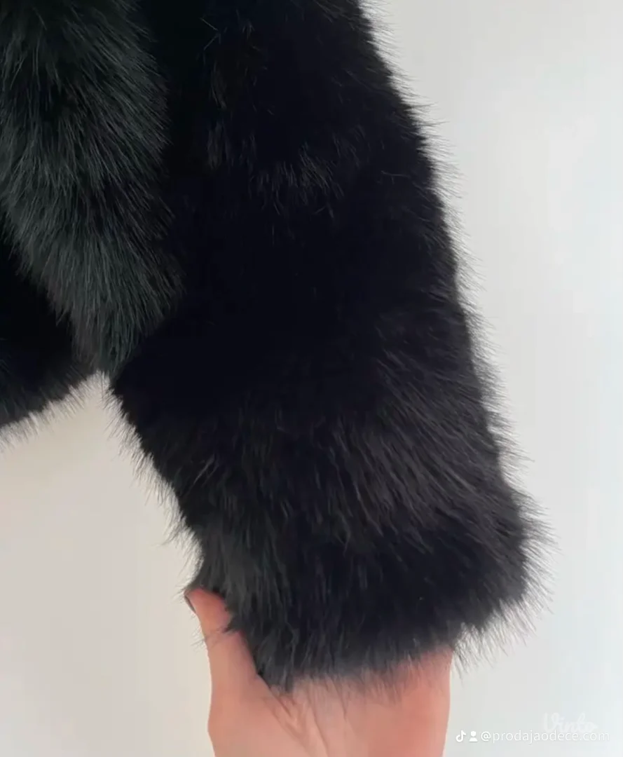 NOVO Shein  Crna bunda S vel