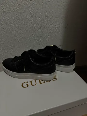 Crne guess patike broj 38
