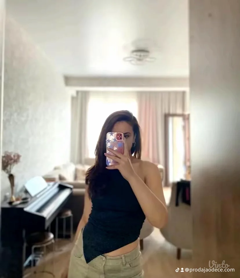 Crna majica na jedno rame M vel