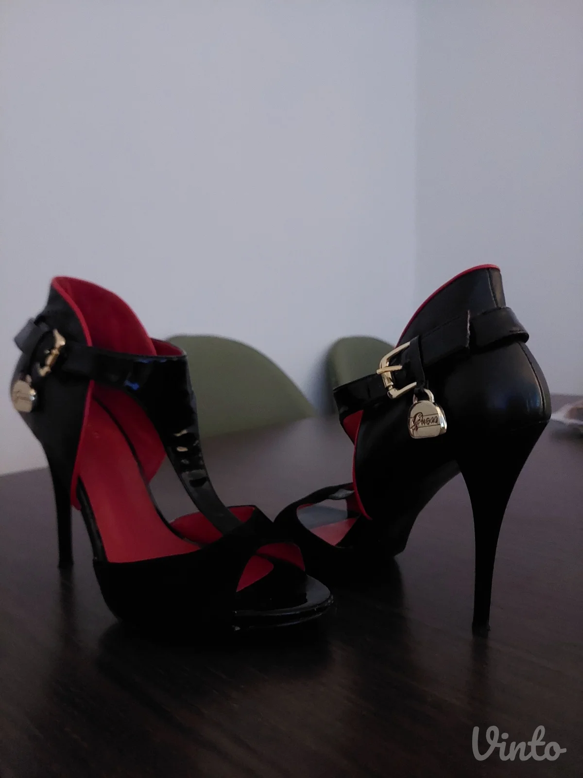 Guess sandale