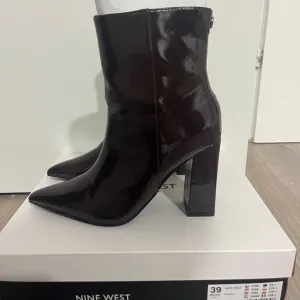 Nove Nine West čizme