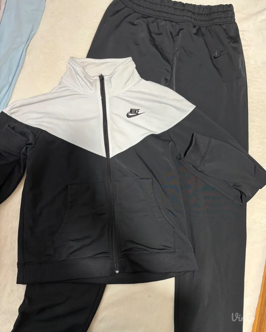 Nike- komplet trenerka