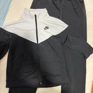 Nike- komplet trenerka
