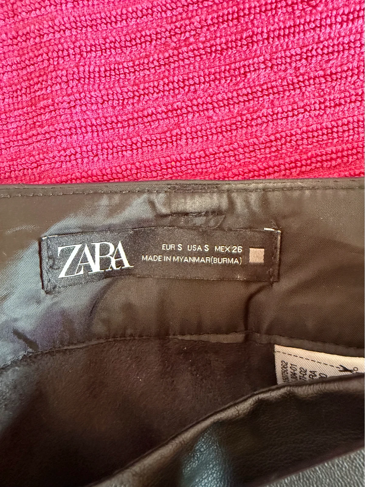 Zara - kožna suknja (S)