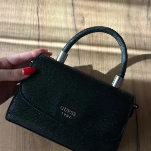 Guess torbica