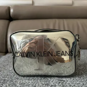 Torbica-Calvin Klein