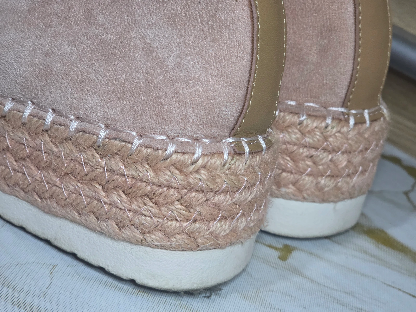 Opposite espadrile