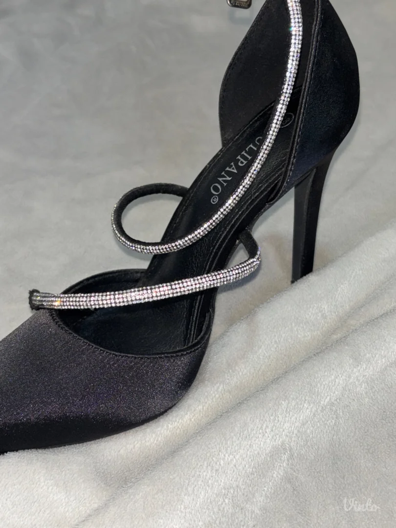 Elegantne crne satenske štikle sa cirkonima