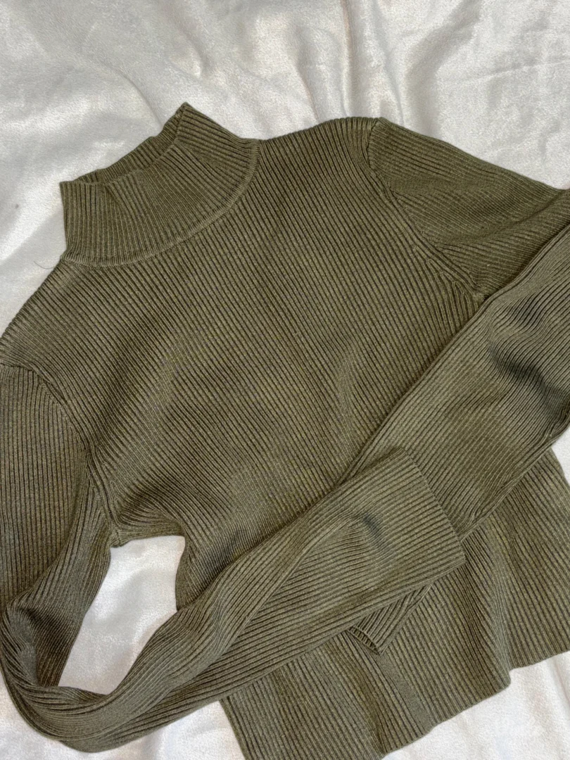 Maslinasta rebrasta rolka / polu-rolka