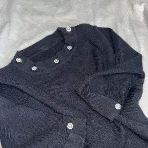 Elegantan crni džemper / majica sa biserima