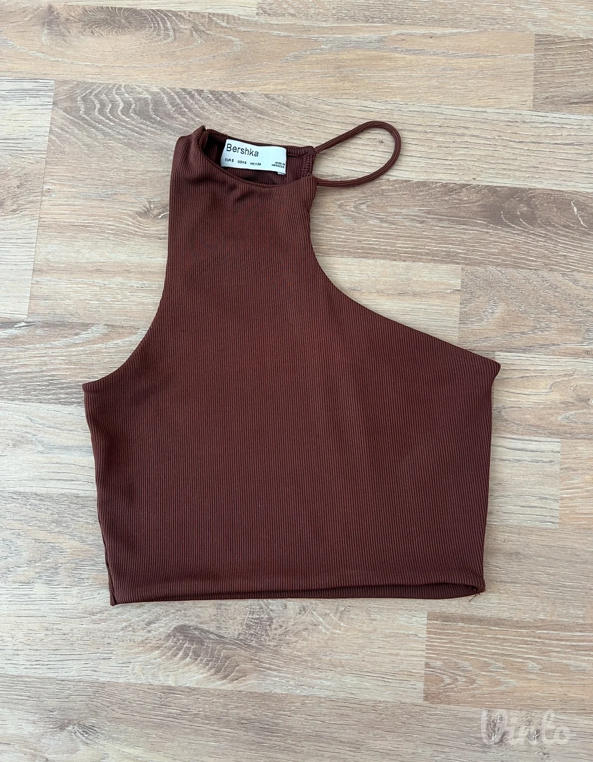 Bershka braon asimetrična croptop majica