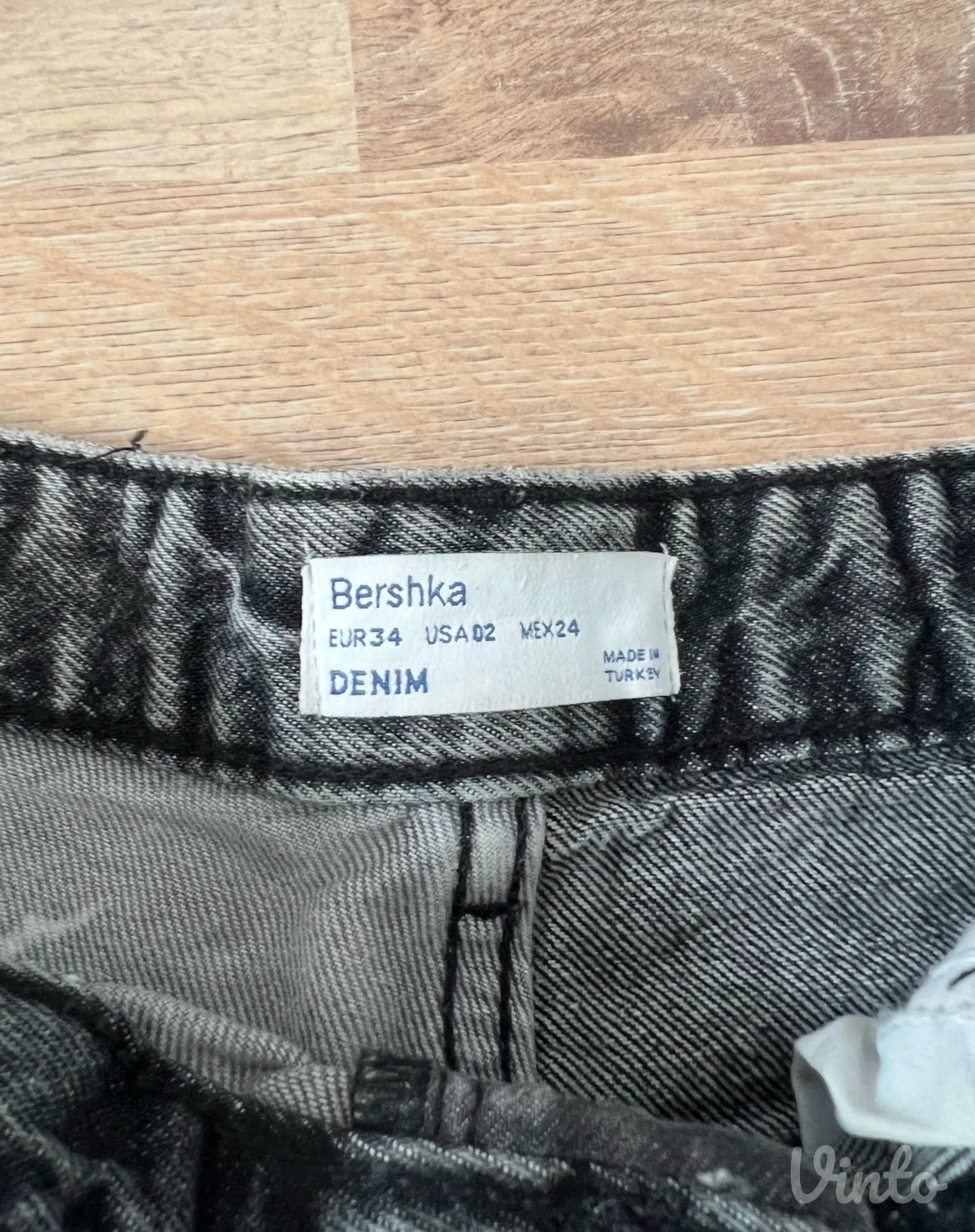 Bershka sivi sorts