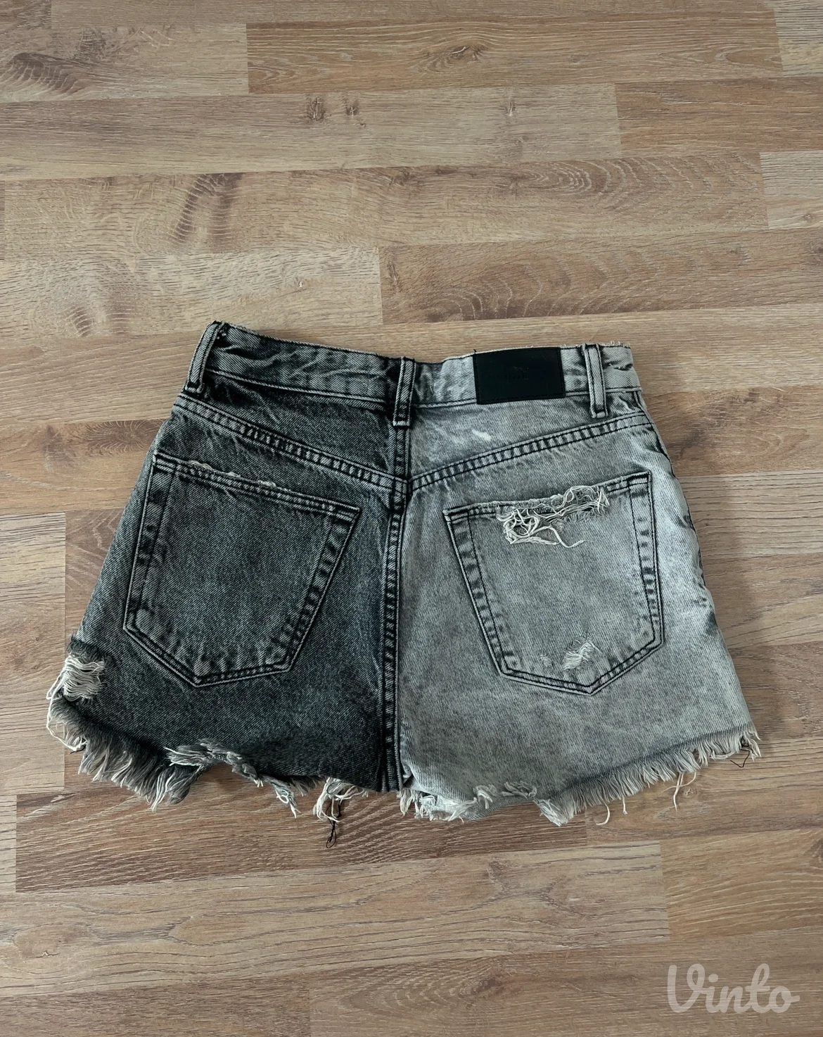 Bershka sivi sorts