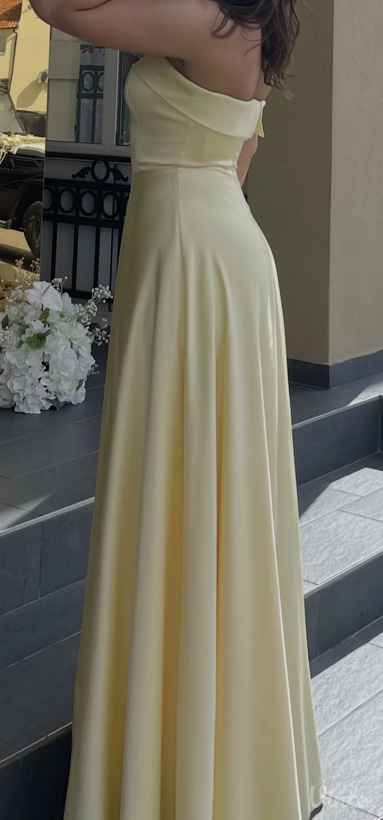 Elegantna ženska haljina
