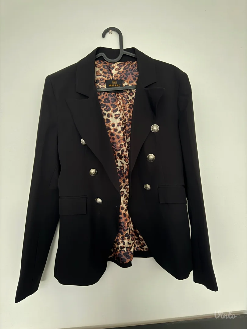 Moderan crni sako, veličina 38
