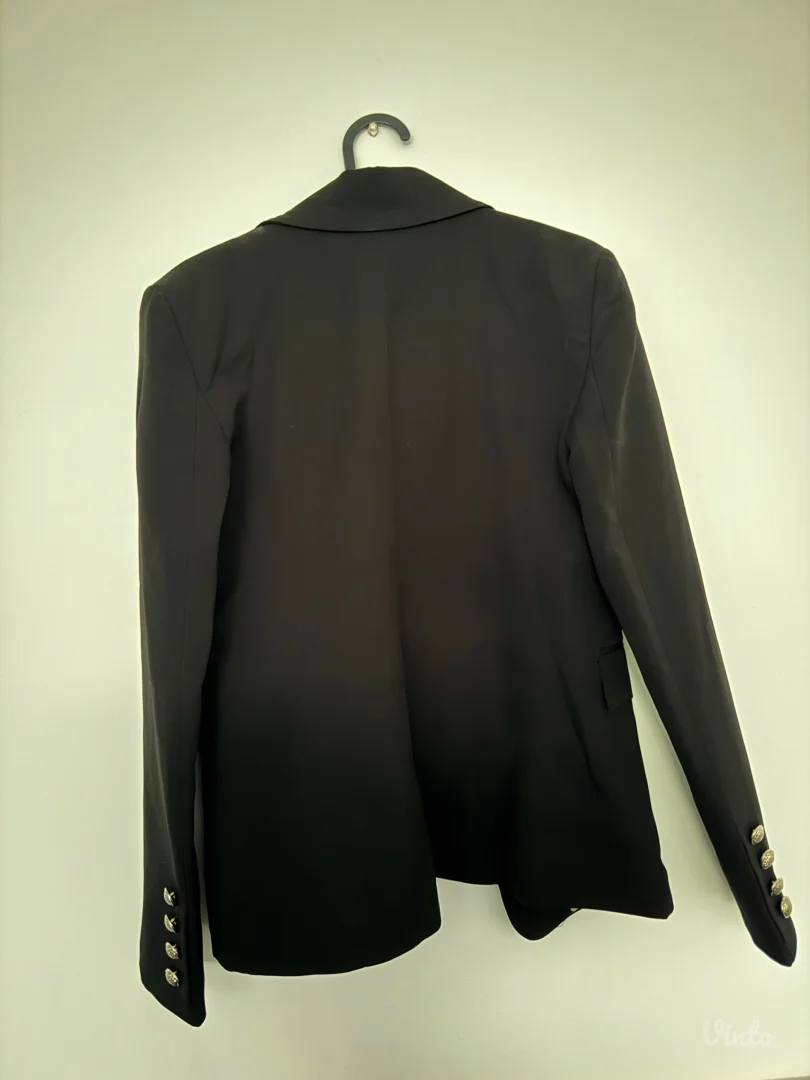 Moderan crni sako, veličina 38