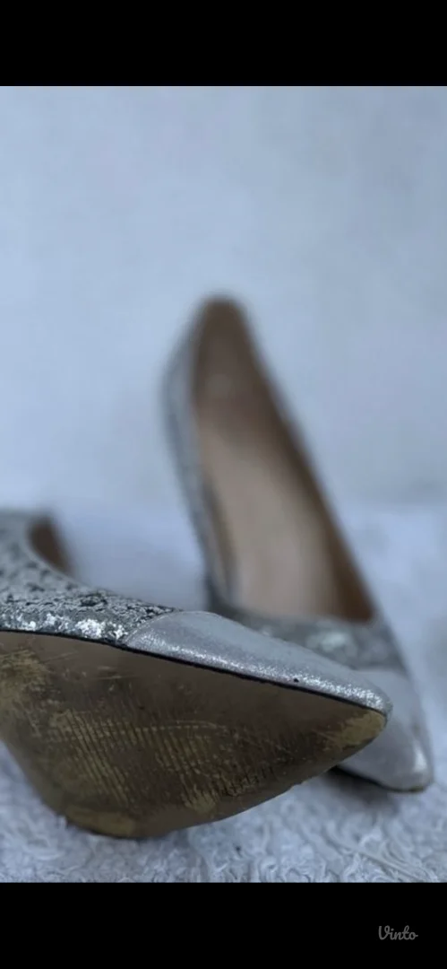 Šljokičave salonke