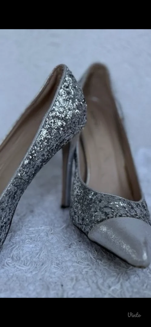 Šljokičave salonke