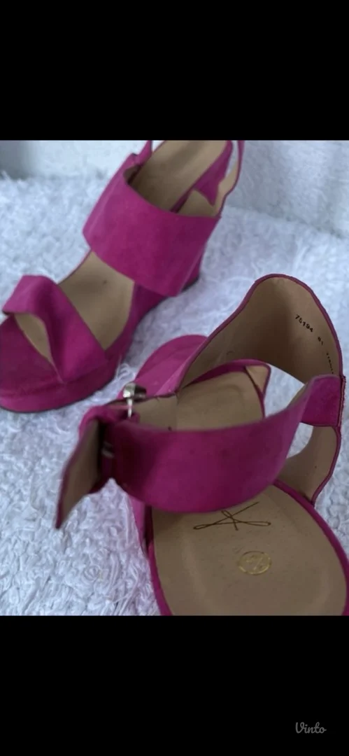 Roze sandale na štiklu