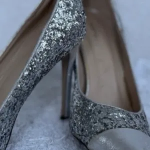 Šljokičave salonke