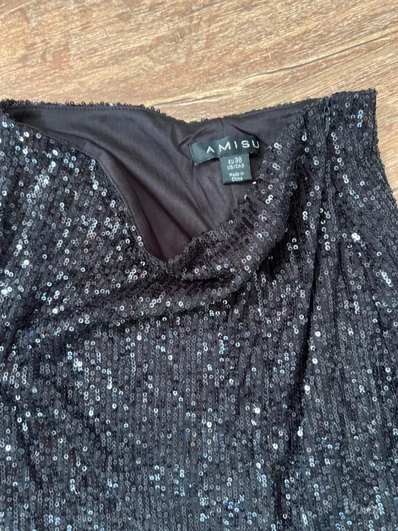 Suknjica sa šljokicama