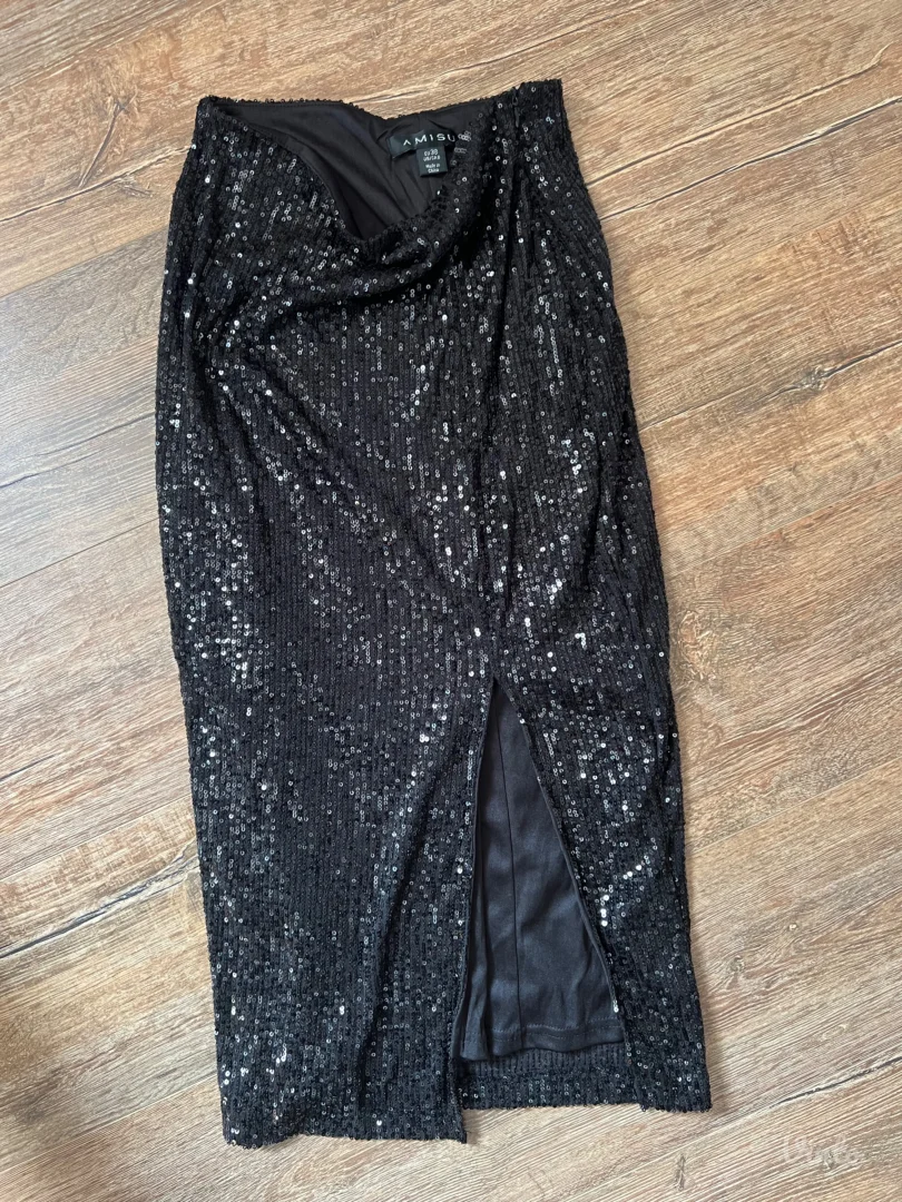 Suknjica sa šljokicama