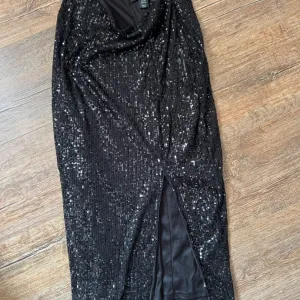 Suknjica sa šljokicama