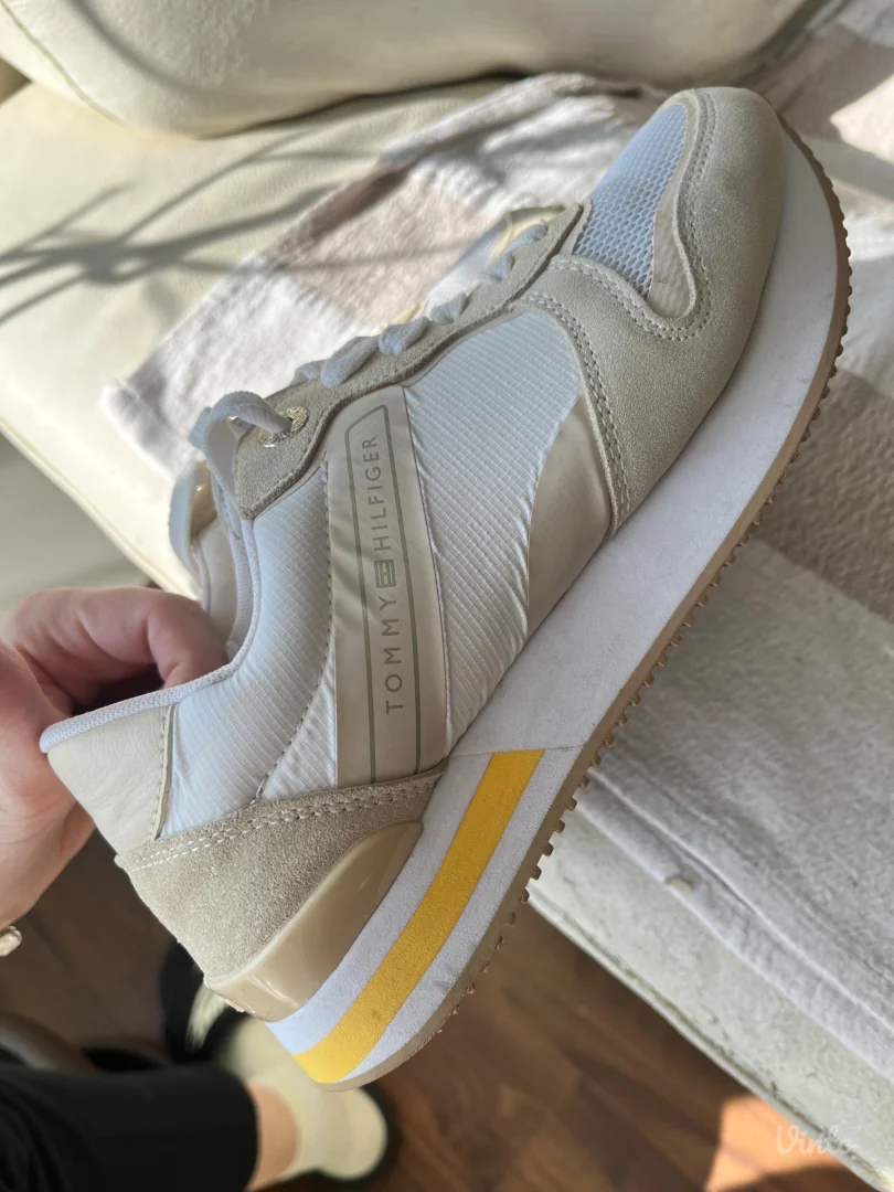 Tommy Hilfiger patike 39