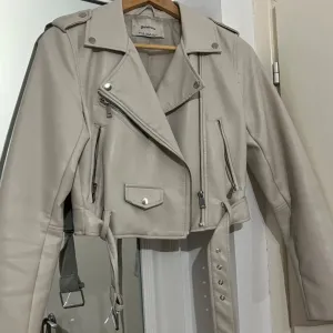 Stradivarius kožna jakna