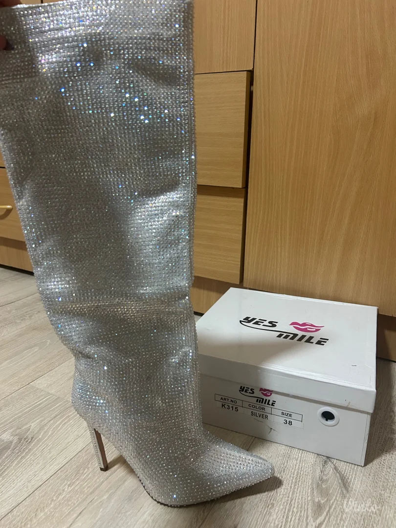 Šljokičave čizme na štiklu