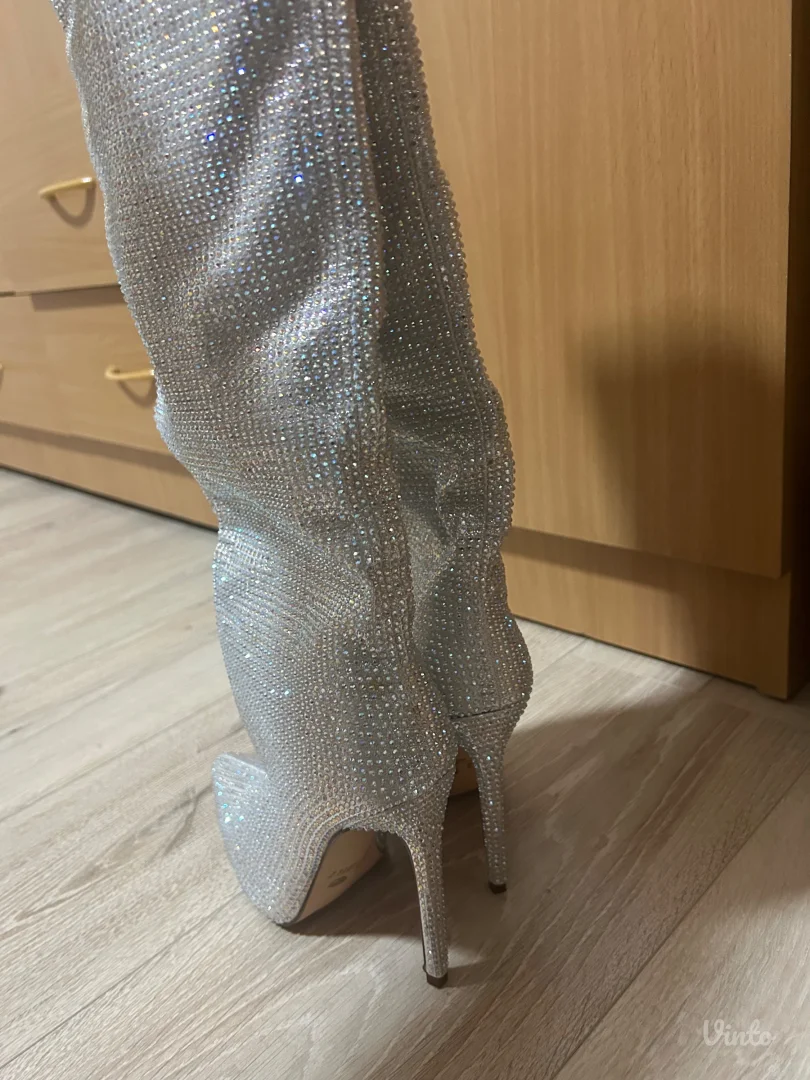 Šljokičave čizme na štiklu