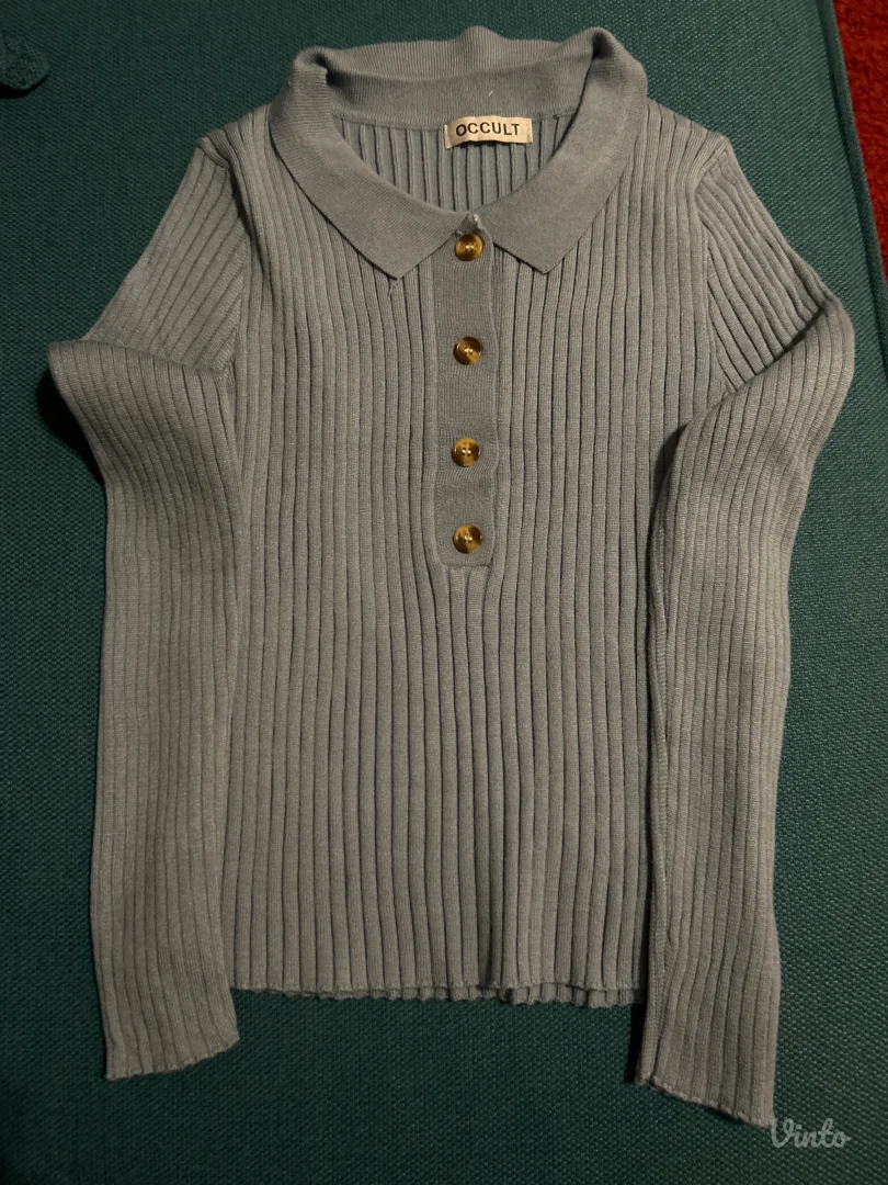 Plavi džemper sa dugmićima — veličina M