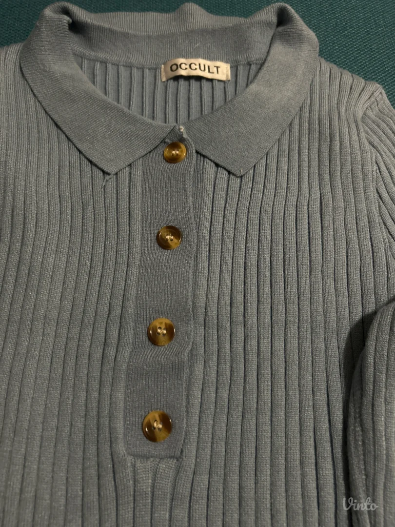 Plavi džemper sa dugmićima — veličina M