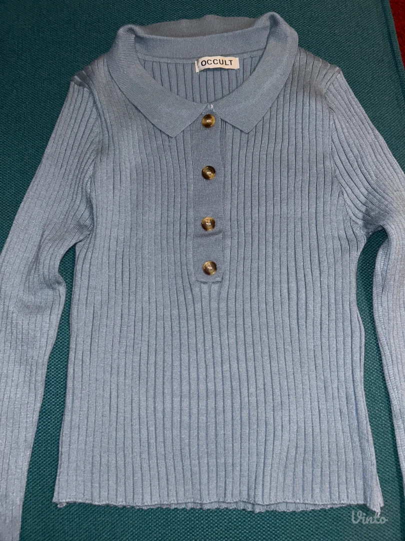 Plavi džemper sa dugmićima — veličina M