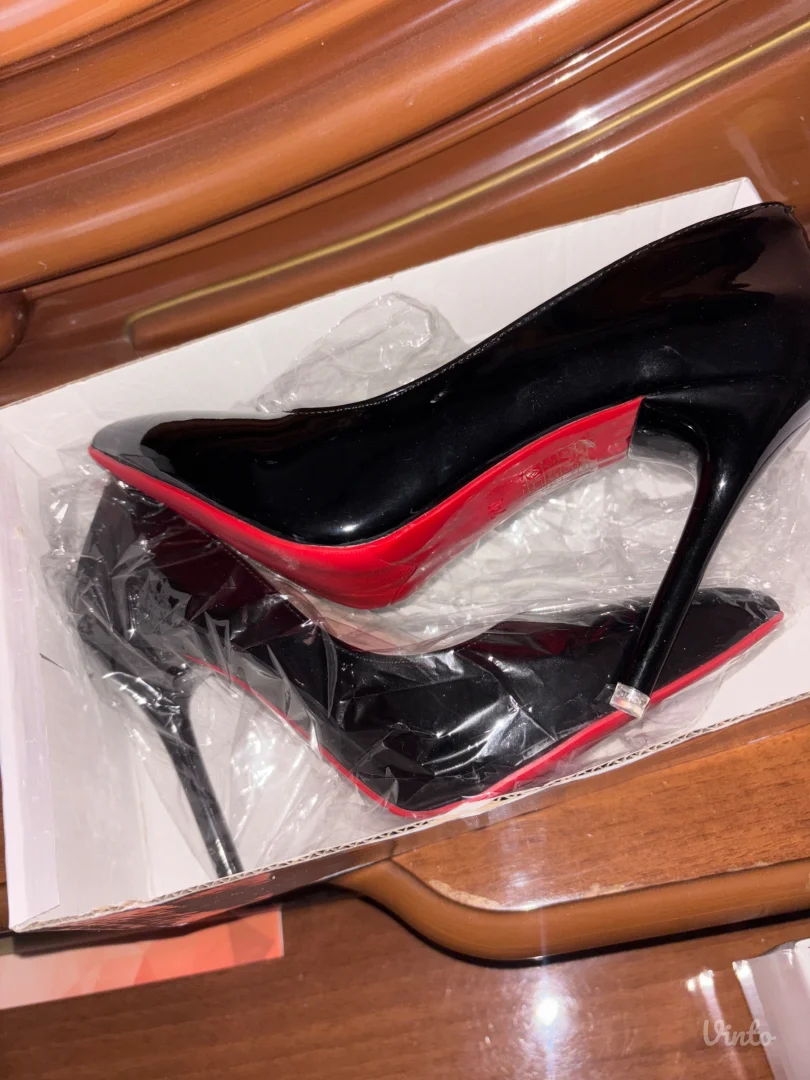 Crveni djon (Christian Louboutin dupe)