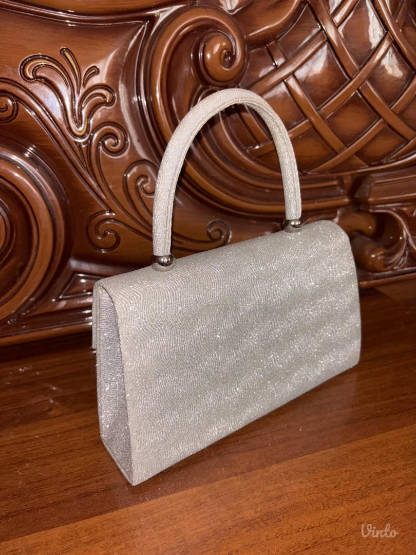 Srebrna elegantna torbica