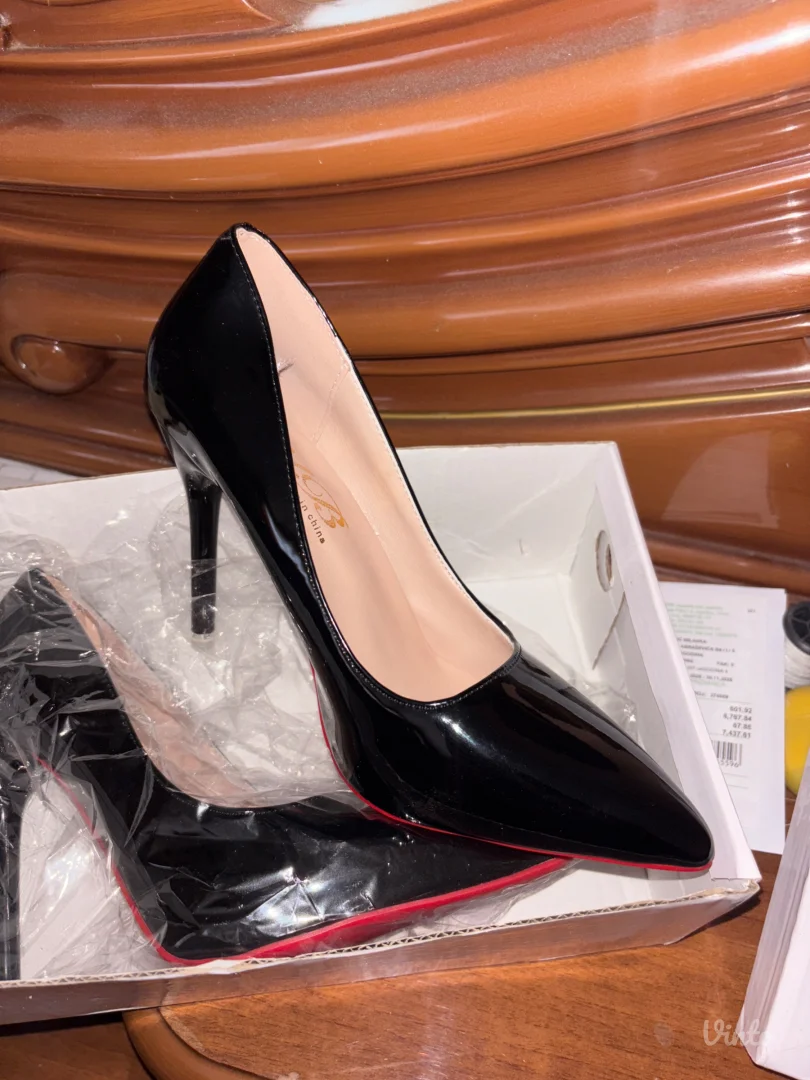Crveni djon (Christian Louboutin dupe)