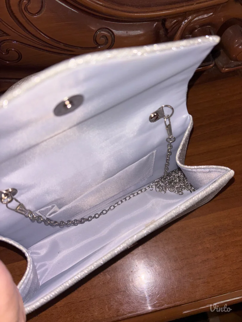 Srebrna elegantna torbica