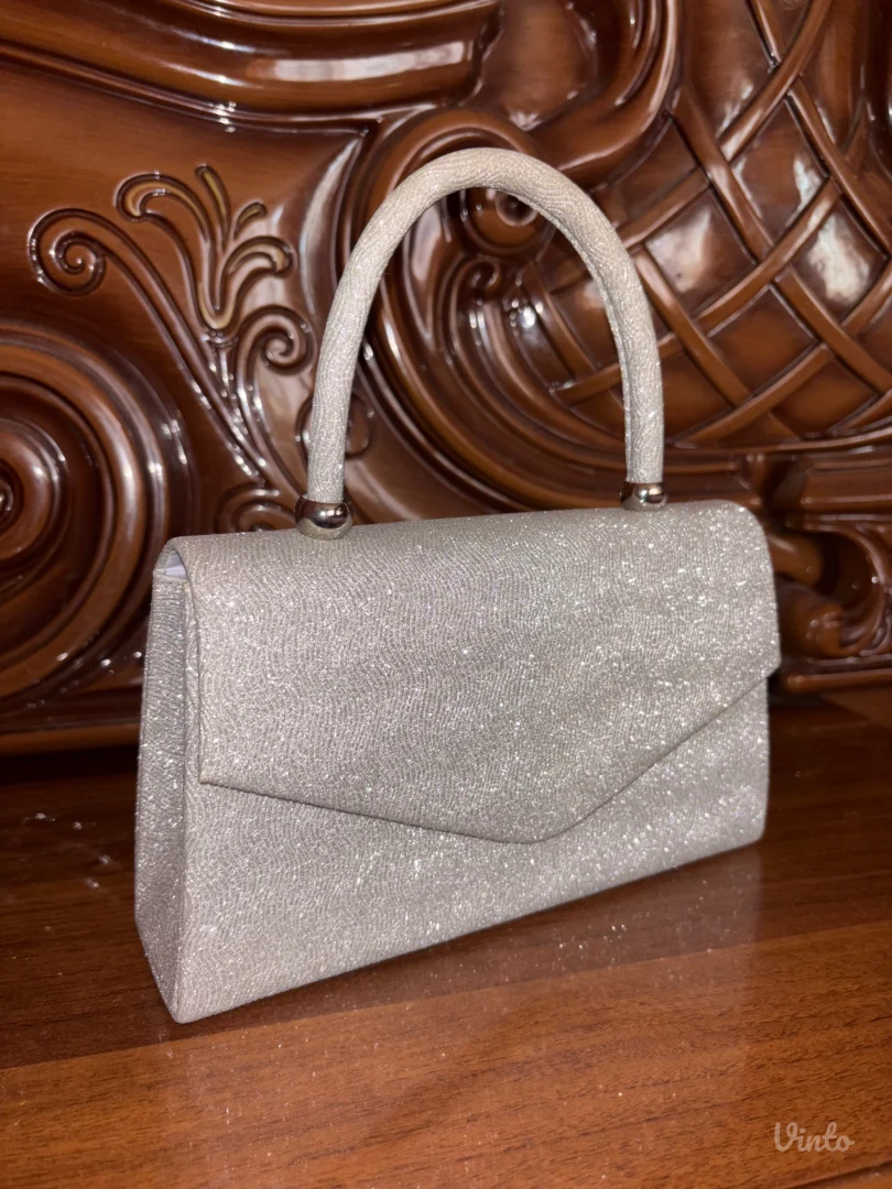 Srebrna elegantna torbica