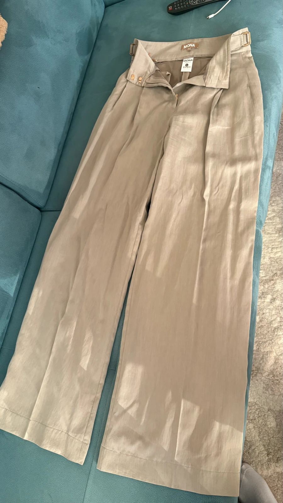 Mona pantalone