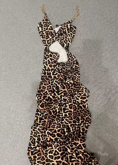 Duga tigrasta haljina sa izrezom