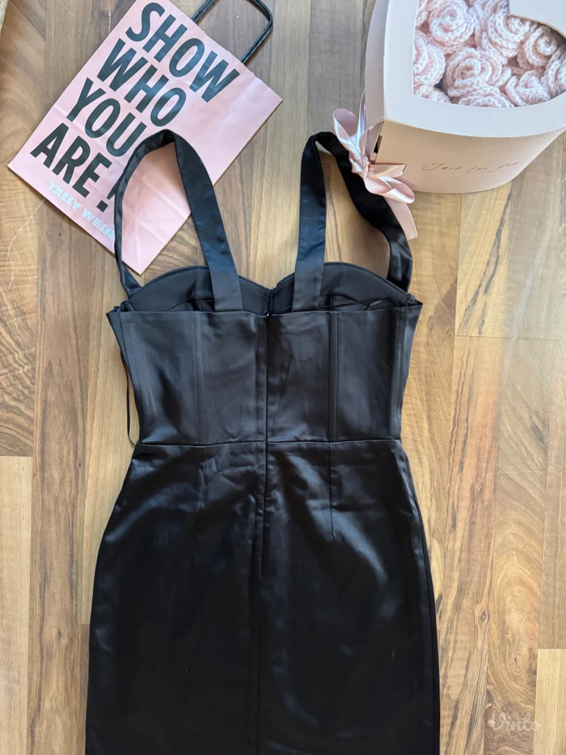 Satenska mini suknja