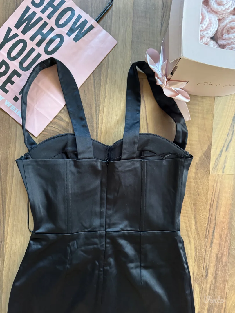 Satenska mini suknja