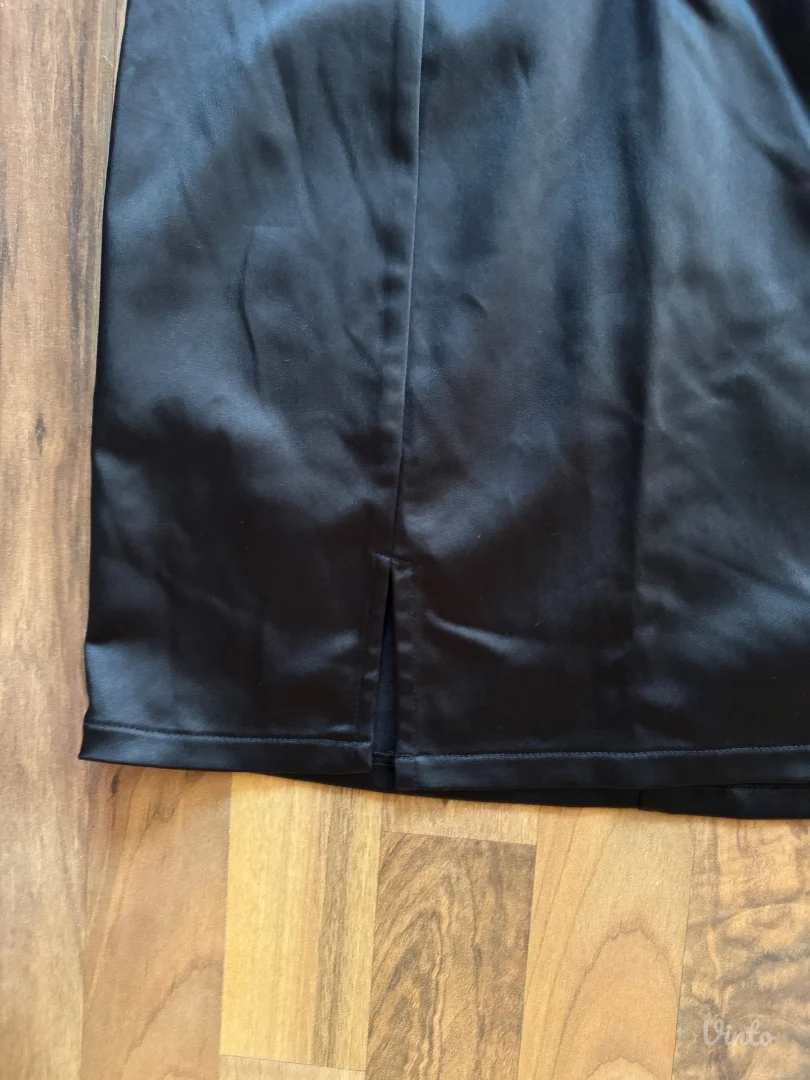 Satenska mini suknja